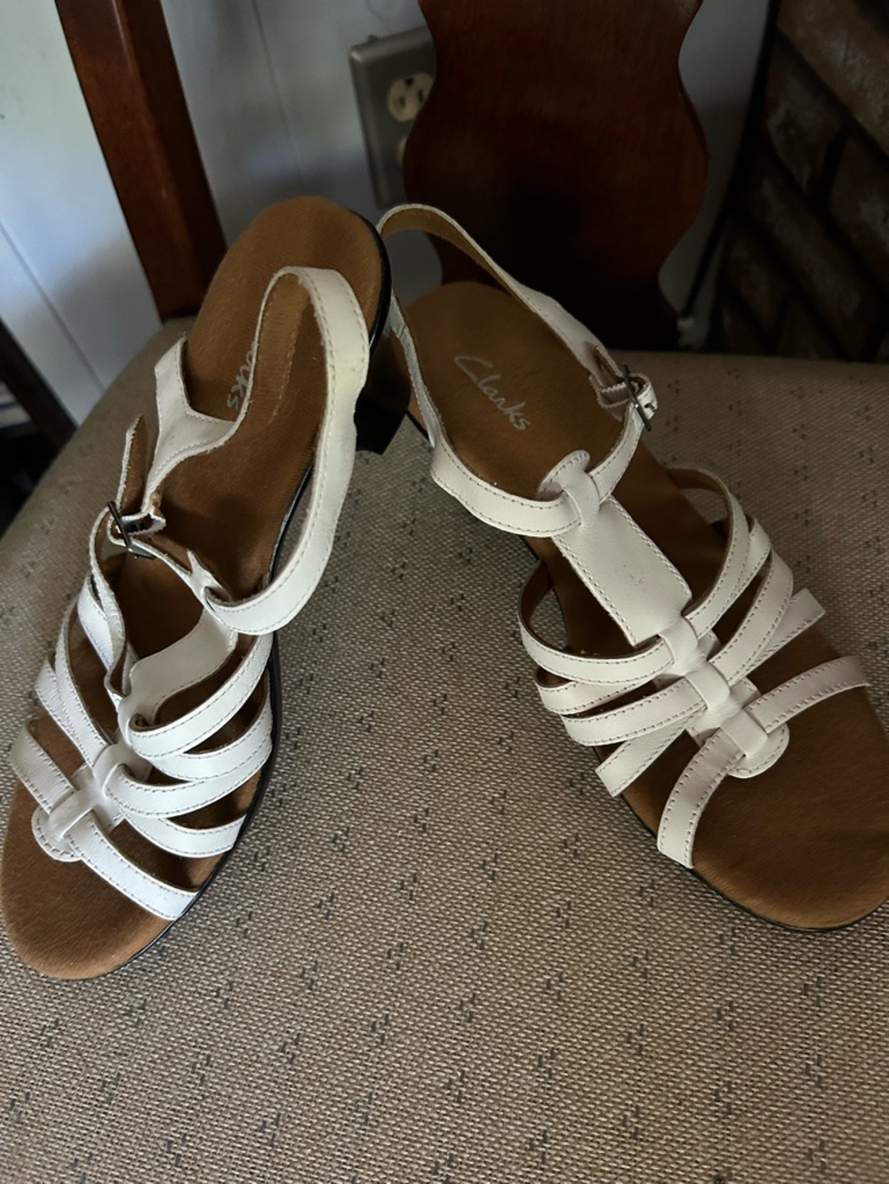 Clarks White Leather Sandals Size 8M